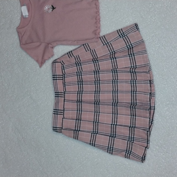 Size 4 90's style skirt and top - Picture 2 of 7